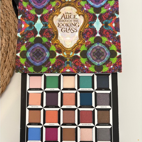 Urban Decay x Disney – Alice Through the Looking Glass Palette (Limited Edition) - Picture 4 of 5
